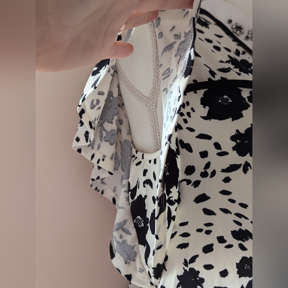 Black & white floral print blouse flowy Peter Pan collar rhinestone fun small - Picture 8 of 14